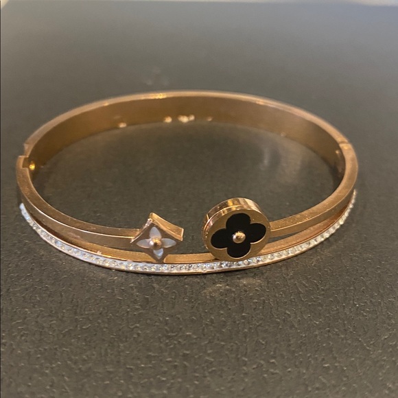 Jewelry - Elegant Rose Gold and Sparkling crystals Women's Bracelet